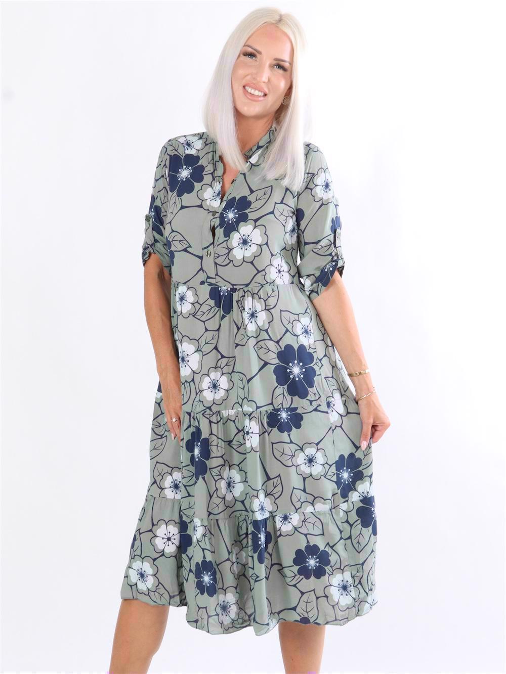 Darcy - Kjole med blomstermotiv i lag på lag look